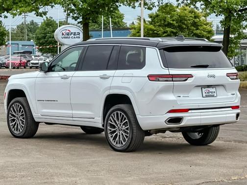 Bright White Clearcoat 2023 Jeep Grand Cherokee L Summit