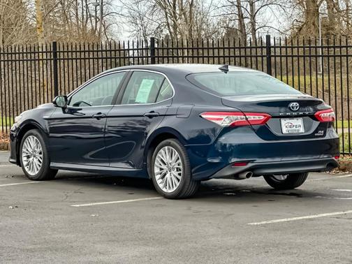 2020 Toyota Camry Hybrid XLE