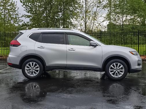 Brilliant Silver Metallic 2020 Nissan Rogue SV