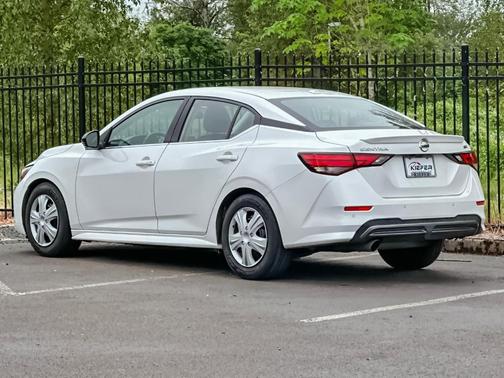 Aspen White 2022 Nissan Sentra SR
