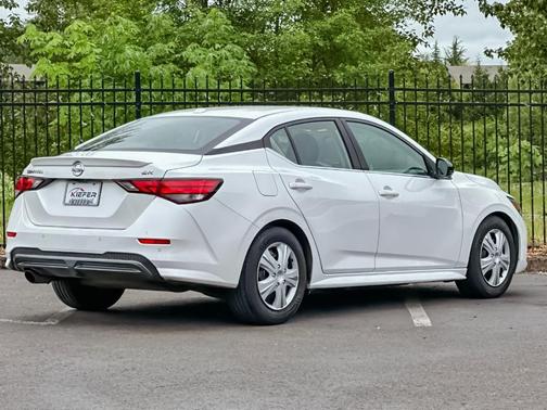 Aspen White 2022 Nissan Sentra SR