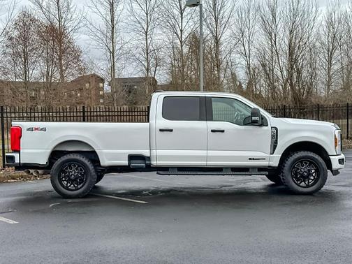 Oxford White 2024 Ford F-350 XLT
