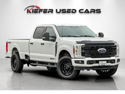 Oxford White 2024 Ford F-350 XLT
