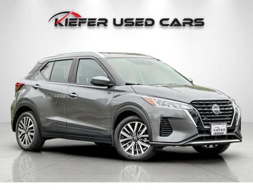 Gun Metallic 2023 Nissan Kicks SV