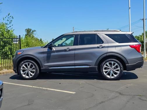 Gray Metallic 2022 Ford Explorer Platinum