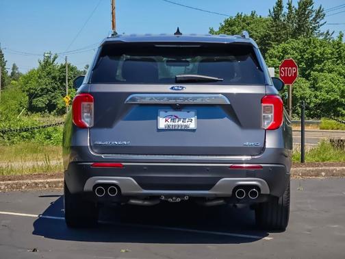 Gray Metallic 2022 Ford Explorer Platinum