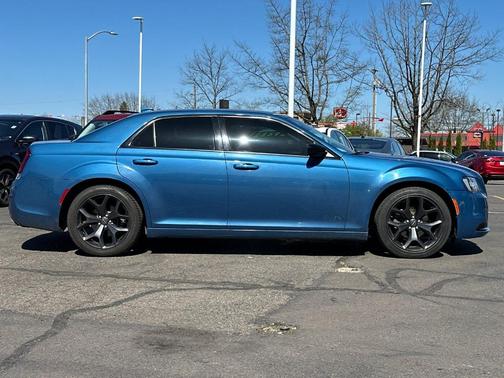 2021 Chrysler 300 Touring