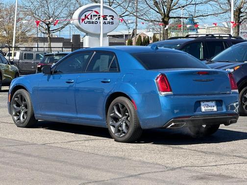 2021 Chrysler 300 Touring