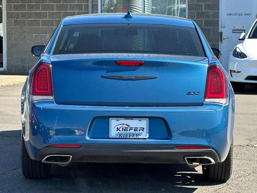 2021 Chrysler 300 Touring