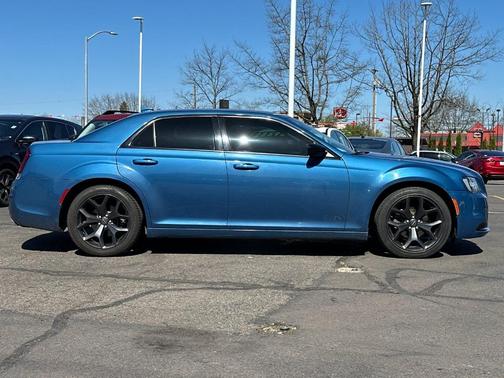 2021 Chrysler 300 Touring