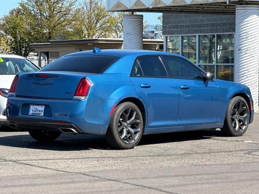 2021 Chrysler 300 Touring