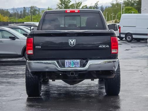 Brilliant Black Crystal Pearlcoat 2017 RAM 2500 SLT