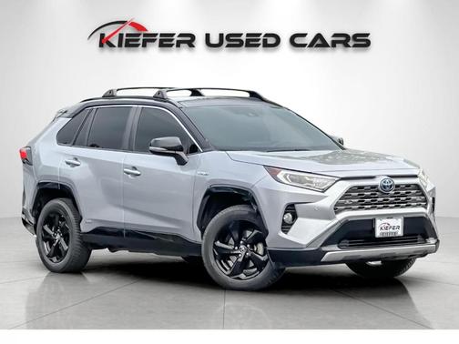 Silver Sky Metallic 2019 Toyota RAV4 Hybrid XSE