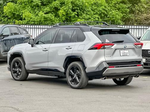 Silver Sky Metallic 2019 Toyota RAV4 Hybrid XSE
