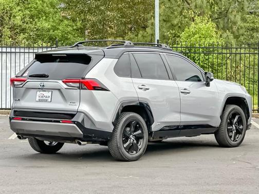 Silver Sky Metallic 2019 Toyota RAV4 Hybrid XSE