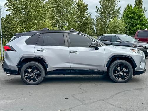 Silver Sky Metallic 2019 Toyota RAV4 Hybrid XSE