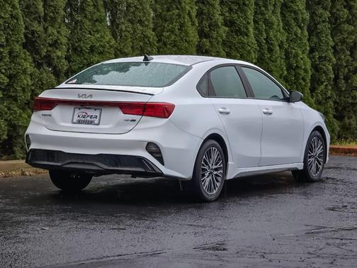 Snow White Pearl 2024 Kia Forte GT-Line