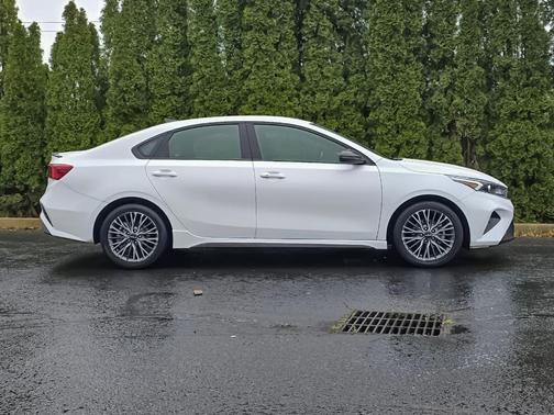 Snow White Pearl 2024 Kia Forte GT-Line