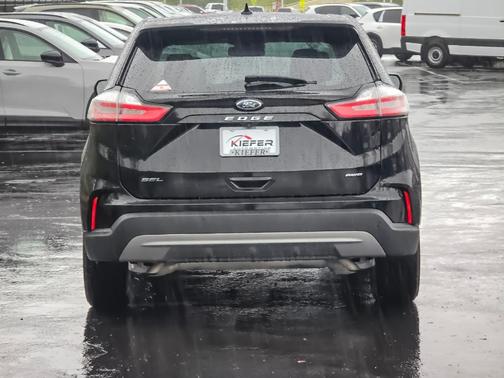 Black Metallic 2022 Ford Edge SEL