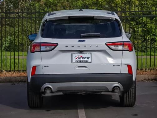 Oxford White 2022 Ford Escape SE