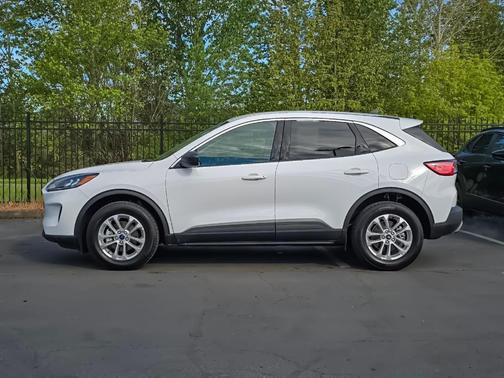 Oxford White 2022 Ford Escape SE