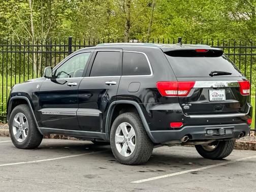 Brilliant Black Crystal Pearlcoat 2012 Jeep Grand Cherokee Overland