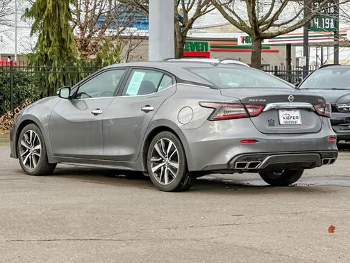 2022 Nissan Maxima SV