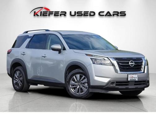 Brilliant Silver Metallic 2025 Nissan Pathfinder SV
