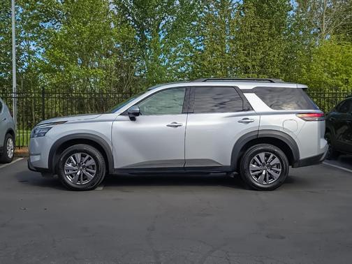 Brilliant Silver Metallic 2025 Nissan Pathfinder SV