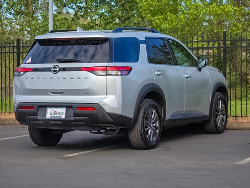 Brilliant Silver Metallic 2025 Nissan Pathfinder SV