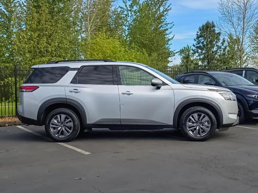Brilliant Silver Metallic 2025 Nissan Pathfinder SV