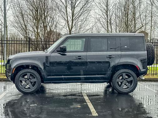 2023 Land Rover Defender 110 V8