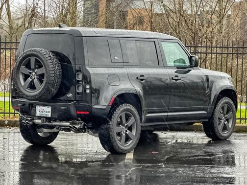 2023 Land Rover Defender 110 V8