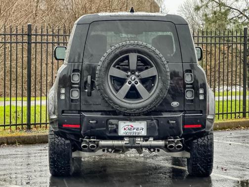 2023 Land Rover Defender 110 V8