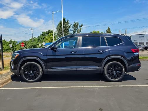 Deep Black Pearl Effect 2024 Volkswagen Atlas 2.0T SE