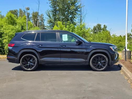 Deep Black Pearl Effect 2024 Volkswagen Atlas 2.0T SE