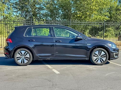Deep Black Pearl Effect 2019 Volkswagen e-Golf SE
