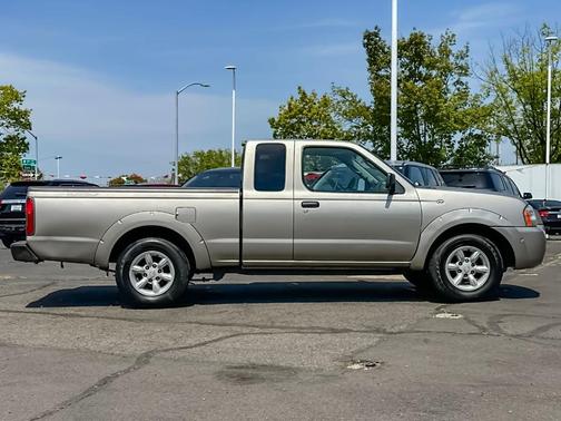 Sand Dune Metallic 2002 Nissan Frontier XE King Cab