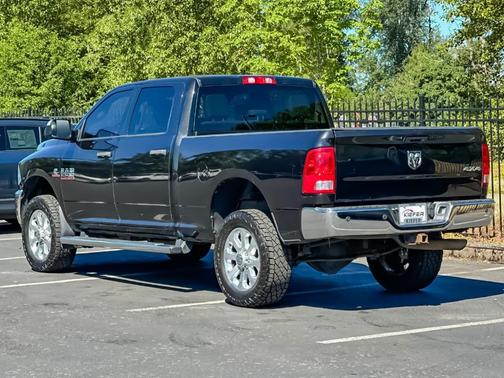 Brilliant Black Crystal Pearlcoat 2016 RAM 2500 Tradesman