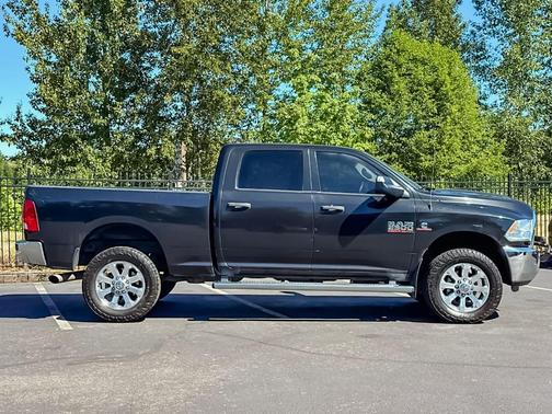 Brilliant Black Crystal Pearlcoat 2016 RAM 2500 Tradesman