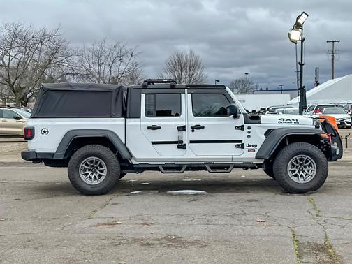 2024 Jeep Gladiator Sport
