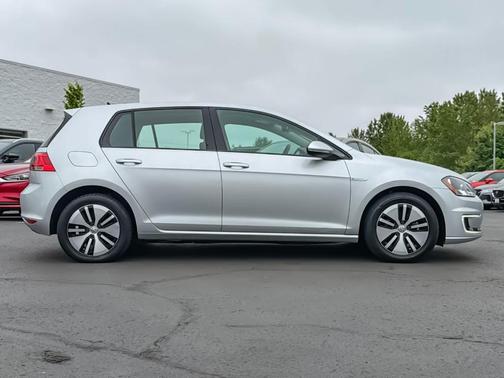 Reflex Silver Metallic 2016 Volkswagen e-Golf SE