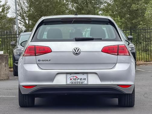 Reflex Silver Metallic 2016 Volkswagen e-Golf SE