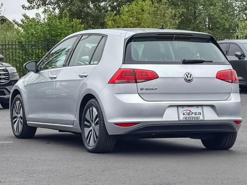 Reflex Silver Metallic 2016 Volkswagen e-Golf SE