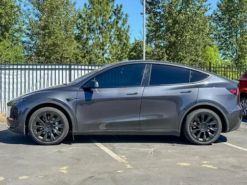 Stealth Gray 2024 Tesla Model Y Long Range