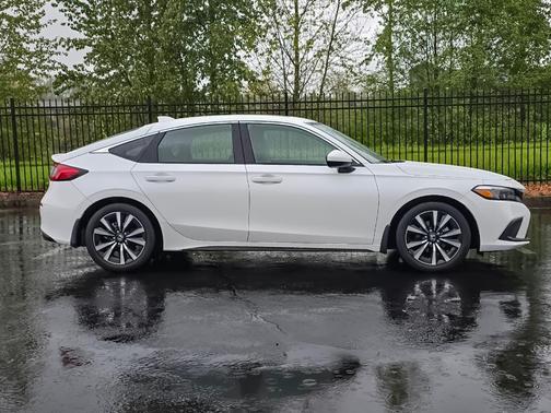 Platinum White Pearl 2024 Honda Civic EX-L