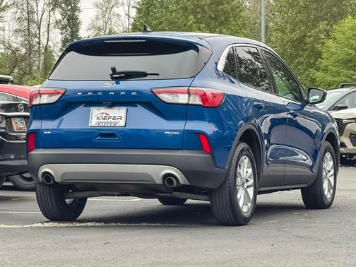 Blue Metallic 2022 Ford Escape SE