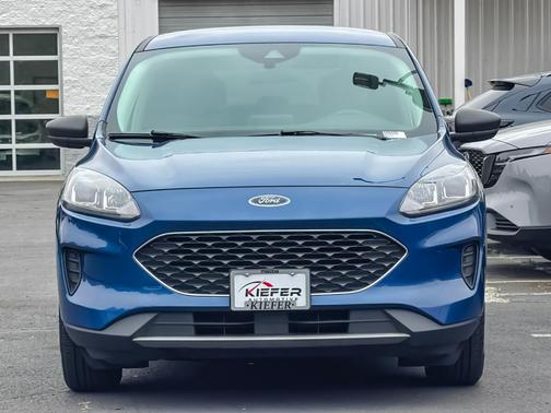Blue Metallic 2022 Ford Escape SE