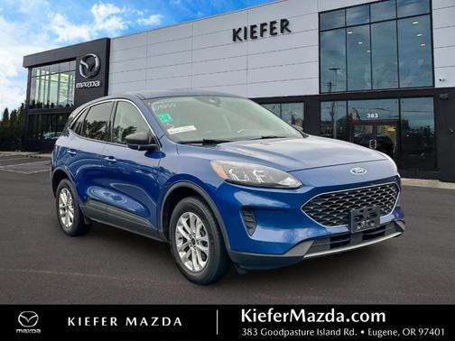 Blue Metallic 2022 Ford Escape SE