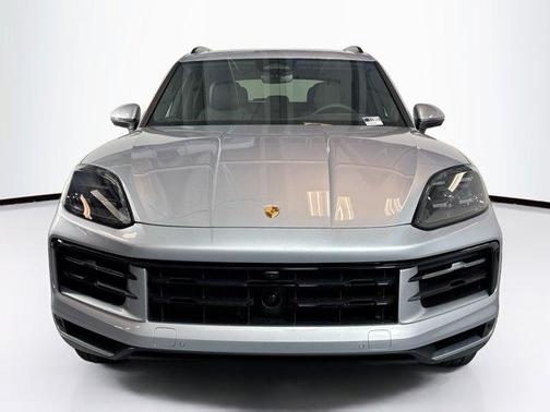 Dolomite Silver Metallic 2026 Porsche Cayenne Base